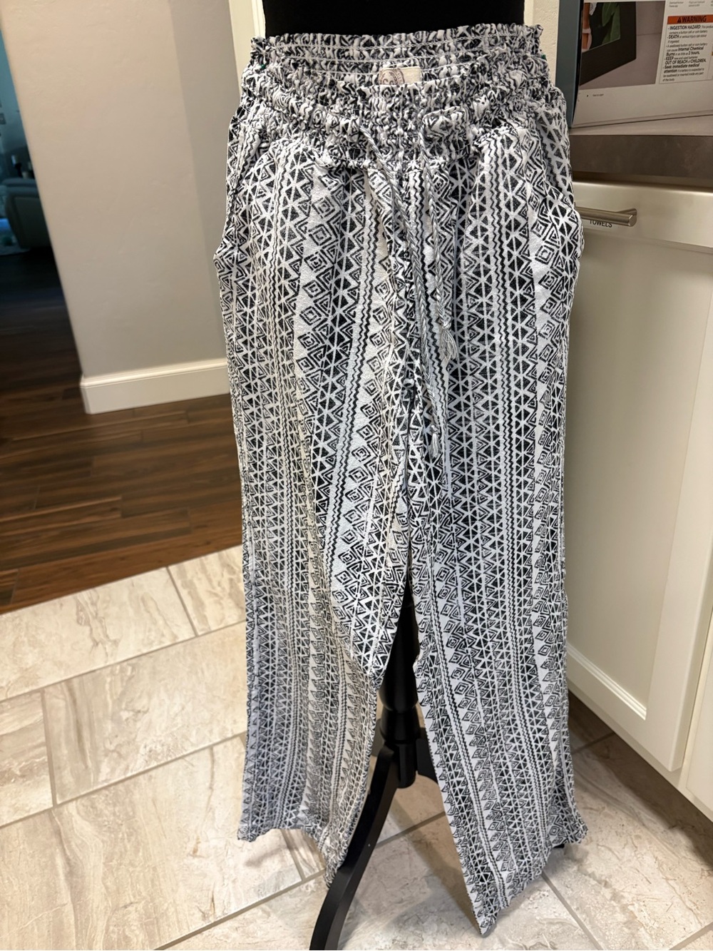 SO Black and White Smocked Waistband pant